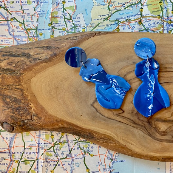 Handmade Clay Earrings | Forms of a Woman Silhouette | Blue and White Blend - Picture 6 of 11